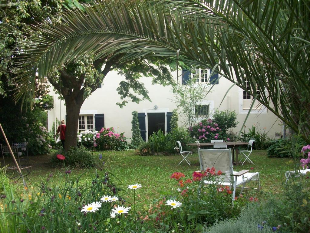 Chambres D'Hotes Aroha Sorde-lʼAbbaye Exteriör bild